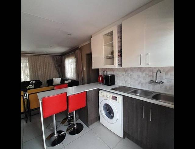 3 BEDROOM HOUSE FOR SALE IN CLAYVILLE